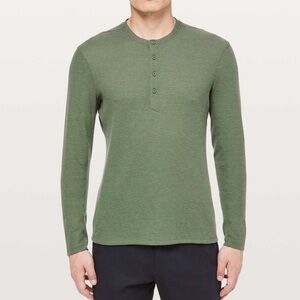 Lululemon men’s Shift Stitch thermal waffle knit Henley long sleeve army green